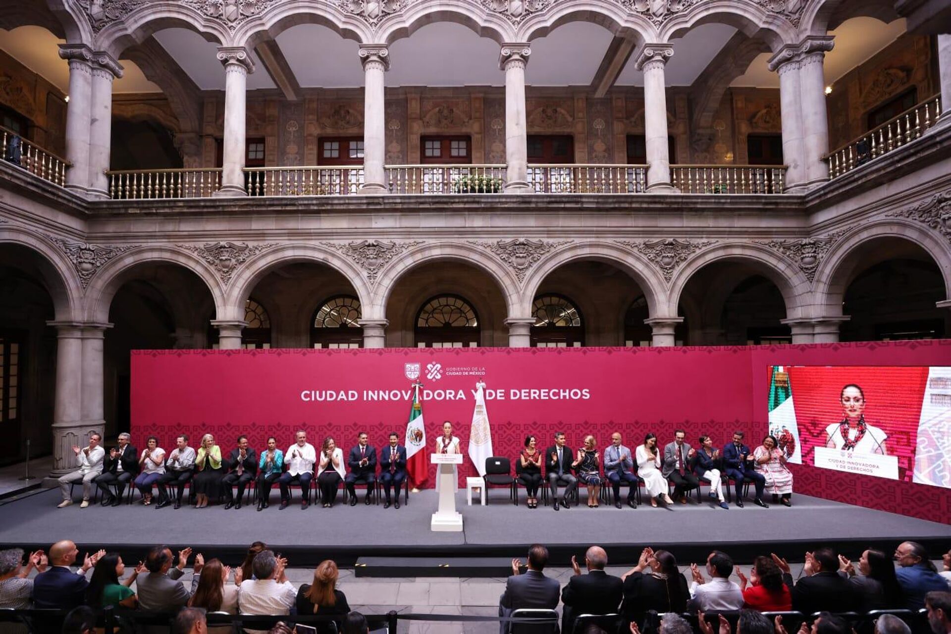 La jefa de gobierno de la CDMX, Claudia Sheinbaum, dio un mensaje junto con su gabinete, desde el Palacio del Ayuntamiento. - Sputnik Mundo, 1920, 12.06.2023