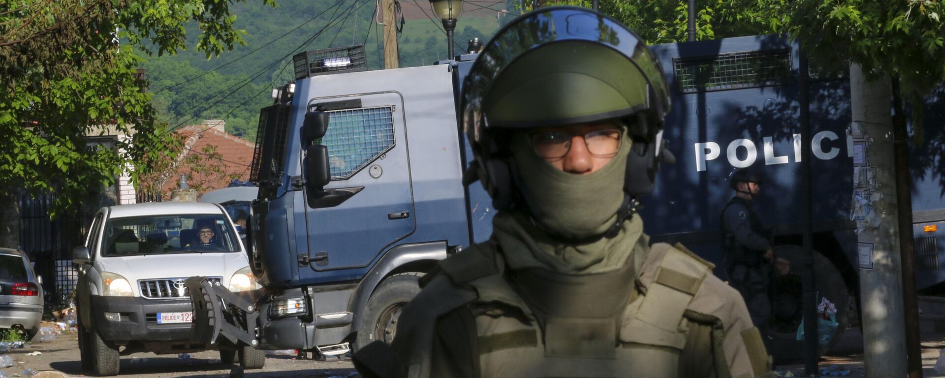 Soldados de la KFOR y la Policía de Kosovo en la ciudad de Zvecan, al norte de Kosovo, el 30 de mayo de 2023 Soldados de la KFOR y la Policía de Kosovo en la ciudad de Zvecan, al norte de Kosovo, el 30 de mayo de 2023 - Sputnik Mundo, 1920, 15.06.2023