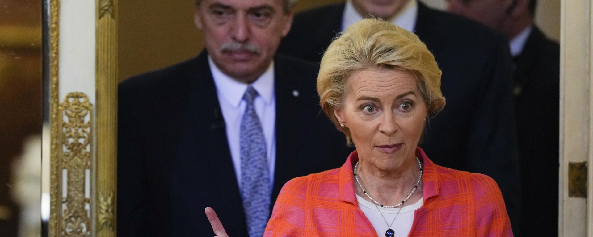Ursula von der Leyen con el presidente argentino Alberto Fernández Ursula von der Leyen con el presidente argentino Alberto Fernández - Sputnik Mundo, 1920, 16.06.2023