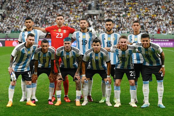 Jugadores argentinos antes del partido en el estadio de los Trabajadores en Pekín. - Sputnik Mundo