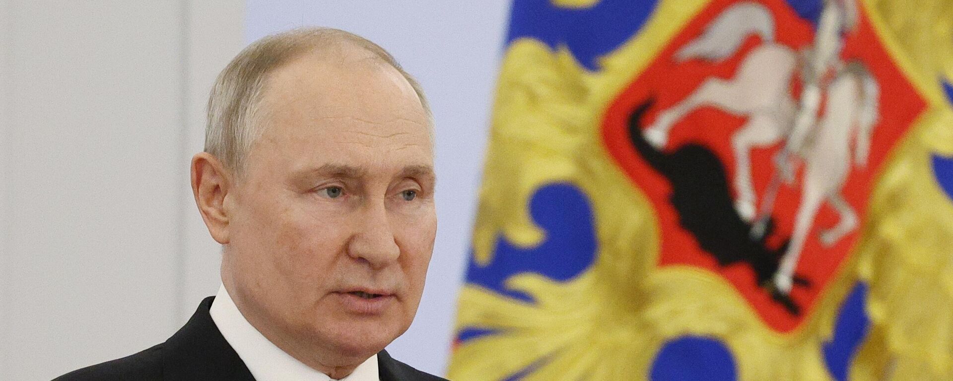 Vladímir Putin, el presidente ruso, en una reunión con graduados de instituciones de enseñanza militar superior, el 21 de junio de 2023  - Sputnik Mundo, 1920, 21.06.2023