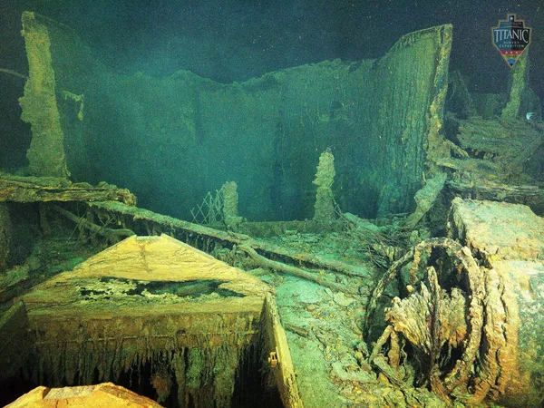 El batiscafo Titan desapareció de los radares el 18 de junio, un par de horas después de sumergirse. El 22 de junio se supo que los micrófonos submarinos del sistema secreto de detección acústica de la Marina estadounidense grabaron el sonido de la implosión del Titan tiempo después de que se perdiera la comunicación con él. En la foto: restos del transatlántico Titanic tomados durante una de las expediciones de OceanGate. El batiscafo Titan desapareció de los radares el 18 de junio, un par de horas después de sumergirse. El 22 de junio se supo que los micrófonos submarinos del sistema secreto de detección acústica de la Marina estadounidense grabaron el sonido de la implosión del Titan tiempo después de que se perdiera la comunicación con él. En la foto: restos del transatlántico Titanic tomados durante una de las expediciones de OceanGate. - Sputnik Mundo