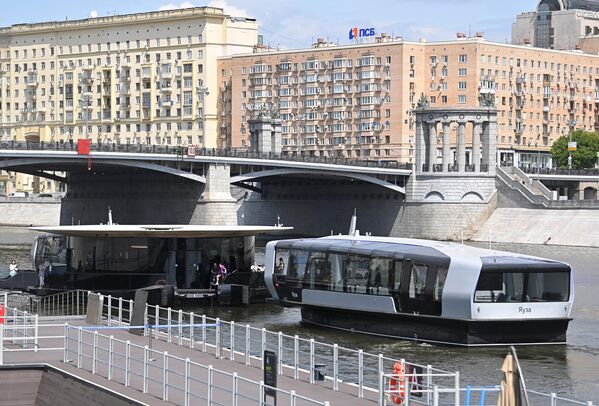 La primera ruta recorre el trayecto entre el muelle Kievski (en la foto) y el corazón de la capital; tiene 6,5 km de longitud. - Sputnik Mundo