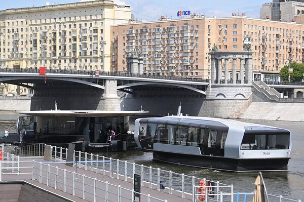 La primera ruta recorre el trayecto entre el muelle Kievski (en la foto) y el corazón de la capital; tiene 6,5 km de longitud. - Sputnik Mundo