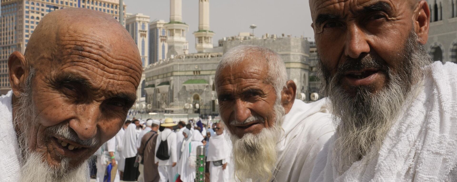 Афганские паломники возле Большой мечети в Мекке - Sputnik Mundo, 1920, 27.06.2023