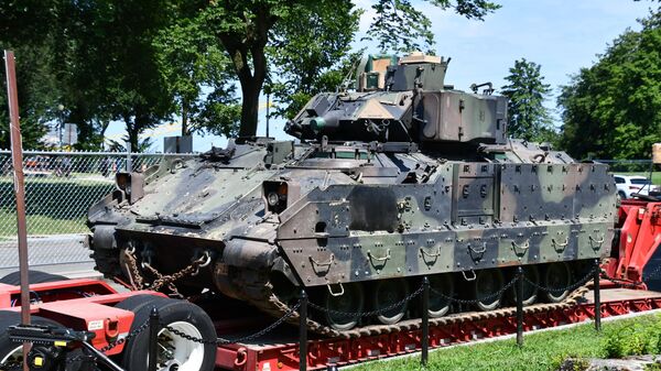 El vehículo blindado M-3 Bradley - Sputnik Mundo