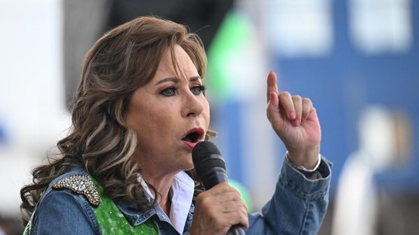 Sandra Torres, la candidata presidencial de Guatemala, se dirige a sus simpatizantes durante su mitin de cierre de campaña en el mercado de La Terminal, en Ciudad de Guatemala, el 23 de junio de 2023.  - Sputnik Mundo