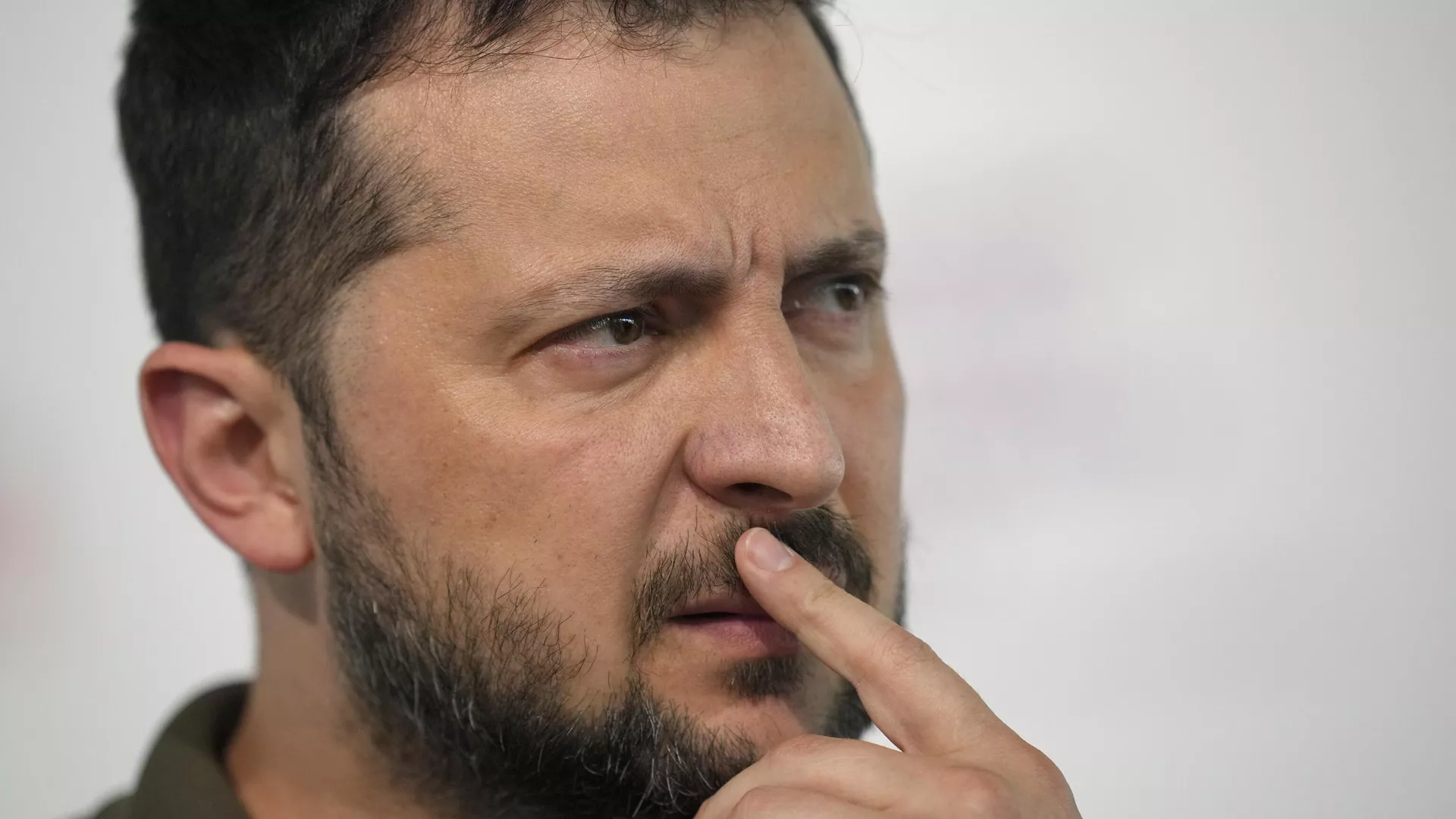 Volodímir Zelenski, el presidente de Ucrania, se dirige a los medios de comunicación durante la Cumbre de la Comunidad Política Europea en Moldavia, el 1 de junio de 2023. Volodímir Zelenski, el presidente de Ucrania, se dirige a los medios de comunicación durante la Cumbre de la Comunidad Política Europea en Moldavia, el 1 de junio de 2023. - Sputnik Mundo, 1920, 13.08.2023