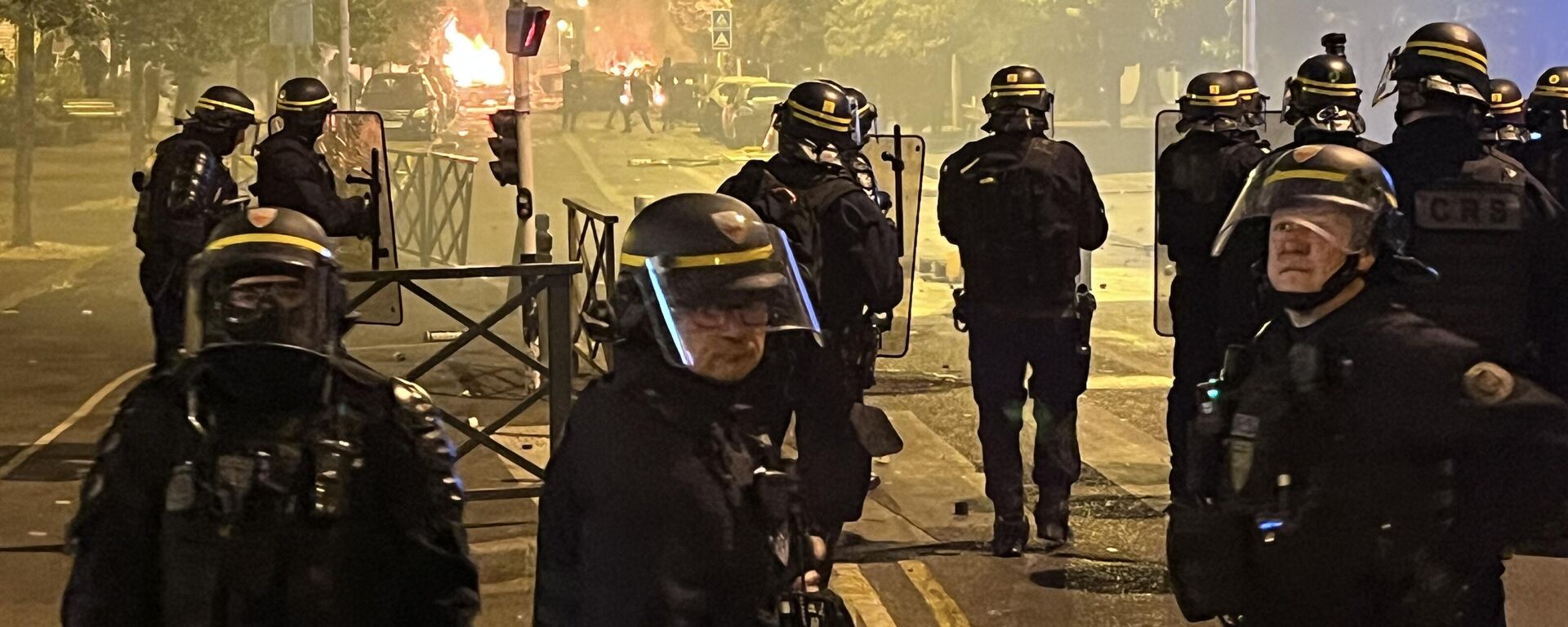 La policía durante los disturbios en Francia - Sputnik Mundo, 1920, 03.07.2023