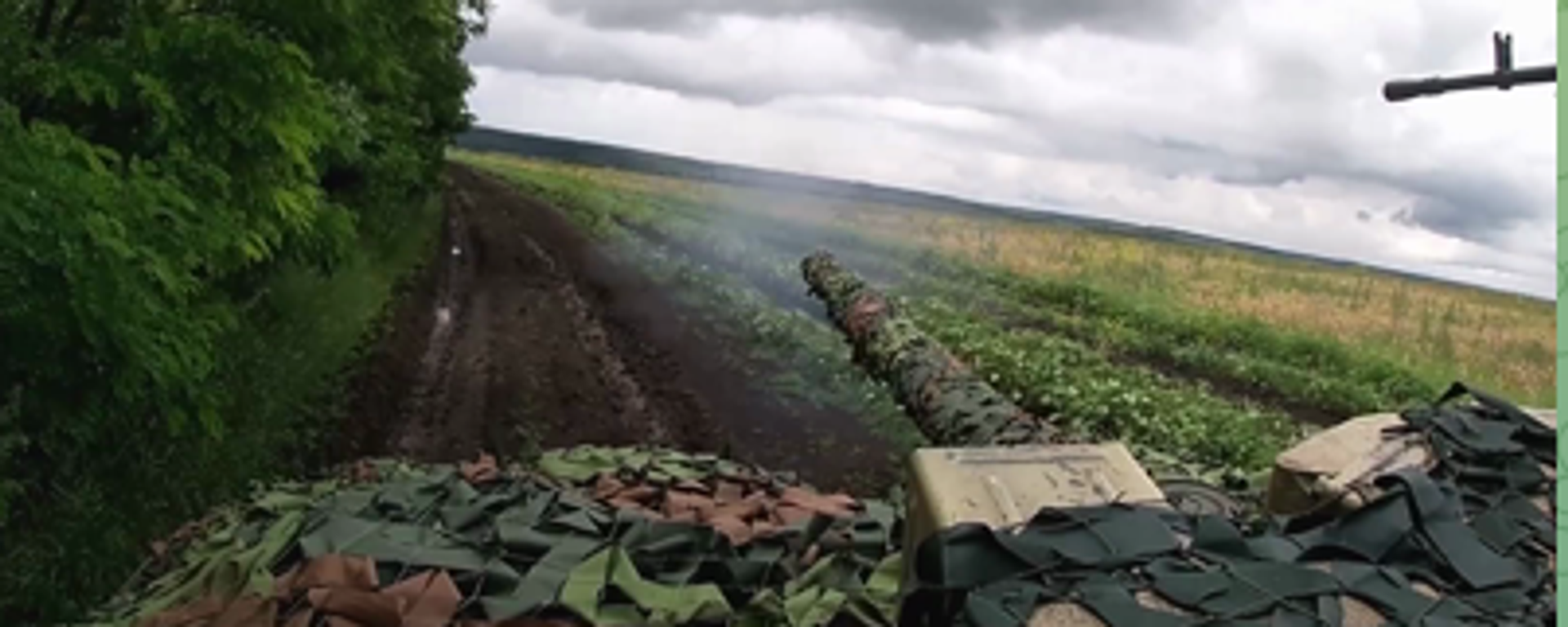 Operación de combate de tanques T-90A en la zona de Krasni Limán - Sputnik Mundo, 1920, 04.07.2023