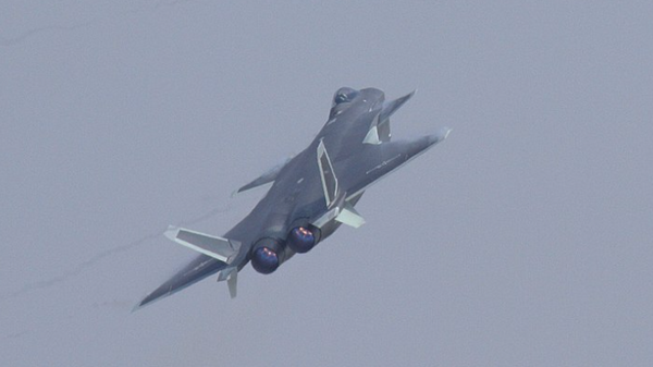 Chengdu J-20 que hizo su primera aparición pública en el Airshow China 2016 - Sputnik Mundo