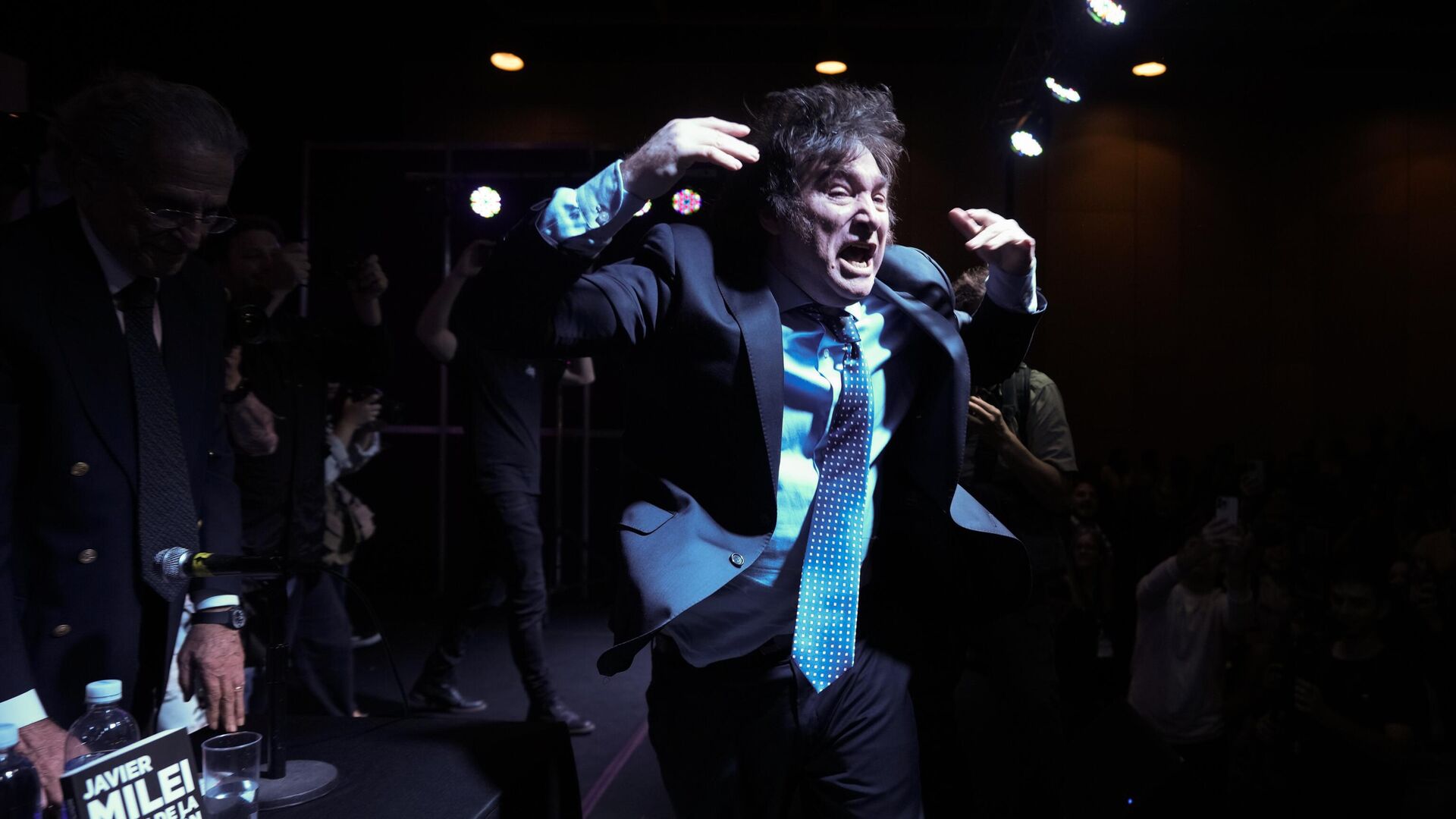 El candidato argentino Javier Milei durante un acto político - Sputnik Mundo, 1920, 08.07.2023