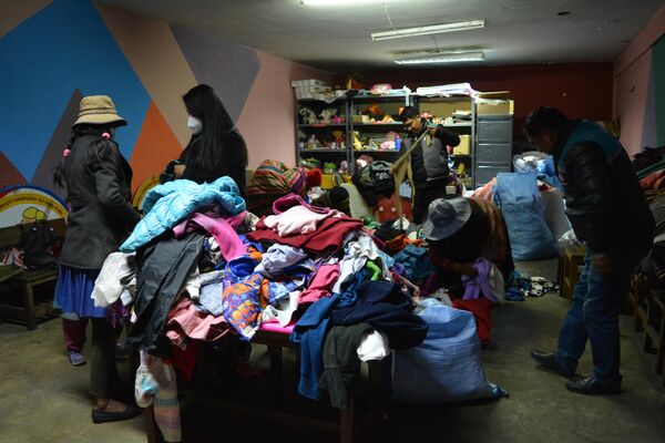 Refugio invernal en la terminal de buses de La Paz - Sputnik Mundo