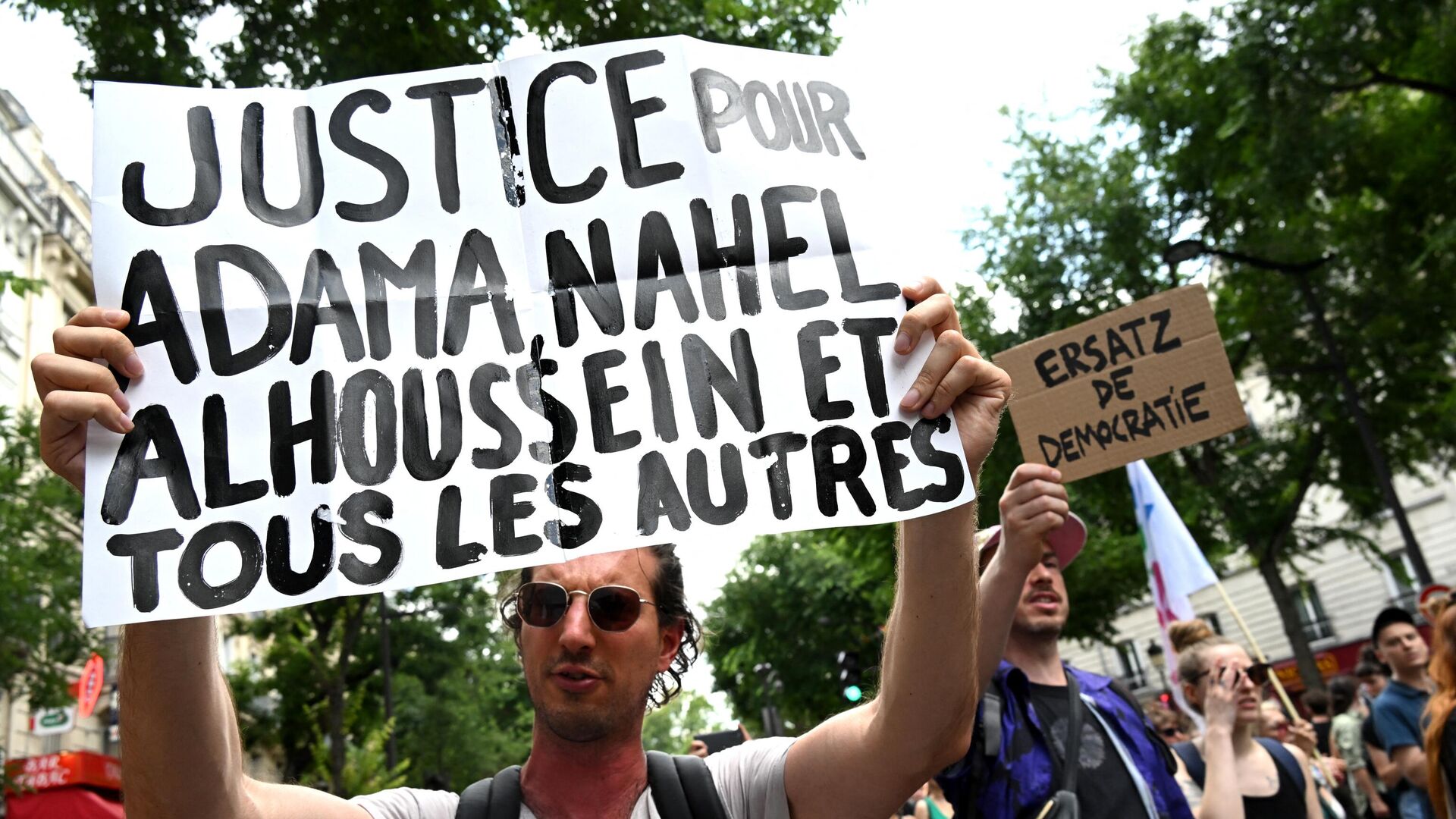 Manifestaciones en Francia pese a la prohibición policial; la gente protesta contra la discriminación racial el 8 de julio de 2023 Manifestaciones en Francia pese a la prohibición policial; la gente protesta contra la discriminación racial el 8 de julio de 2023 - Sputnik Mundo, 1920, 08.07.2023