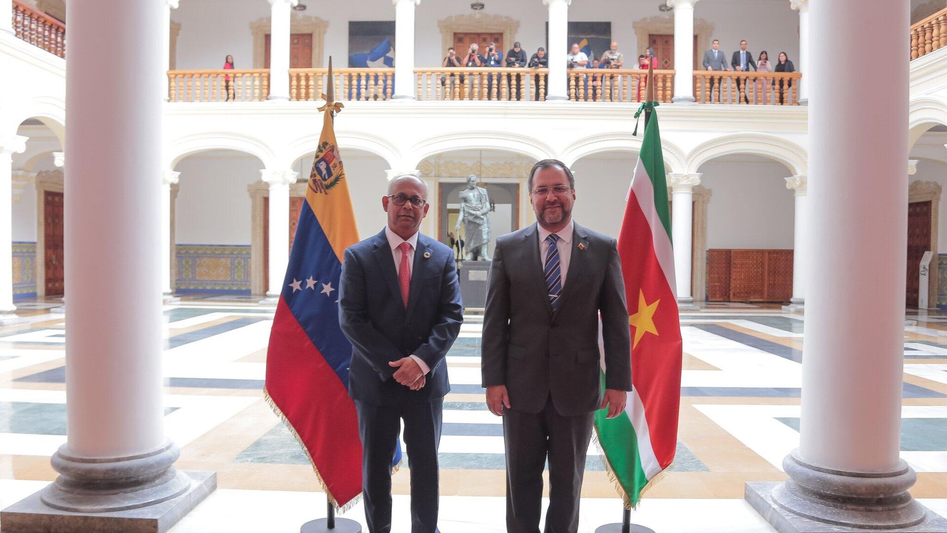 El canciller de Surinam, Albert Ramdin, y el canciller de Venezuela, Yván Gil El canciller de Surinam, Albert Ramdin, y el canciller de Venezuela, Yván Gil - Sputnik Mundo, 1920, 10.07.2023