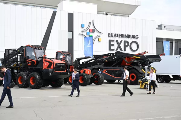 El tema principal de la exposición de este año es Producción sostenible: estrategias de renovación.En la foto: maquinaria del fabricante ruso KAMAZ. El tema principal de la exposición de este año es Producción sostenible: estrategias de renovación.En la foto: maquinaria del fabricante ruso KAMAZ. - Sputnik Mundo
