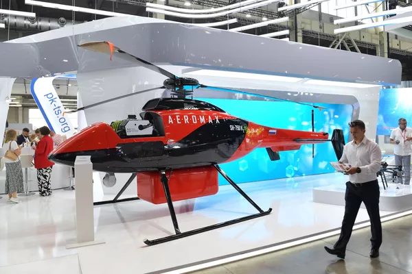 La exposición presenta productos rusos en una amplia gama de campos, desde la industria automovilística hasta la logística y la informática.En la foto: helicóptero de carga no tripulado SH-750 de la empresa rusa Aeromax. La exposición presenta productos rusos en una amplia gama de campos, desde la industria automovilística hasta la logística y la informática.En la foto: helicóptero de carga no tripulado SH-750 de la empresa rusa Aeromax. - Sputnik Mundo