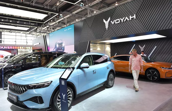 Unas 400 empresas están representadas en la zona de la VII EXPO ruso-china celebrada en el marco de Innoprom. En total, se esperan en la exposición más de 1.000 participantes procedentes de China.En la foto: el estand de la empresa automovilística china Voyah. Unas 400 empresas están representadas en la zona de la VII EXPO ruso-china celebrada en el marco de Innoprom. En total, se esperan en la exposición más de 1.000 participantes procedentes de China.En la foto: el estand de la empresa automovilística china Voyah. - Sputnik Mundo