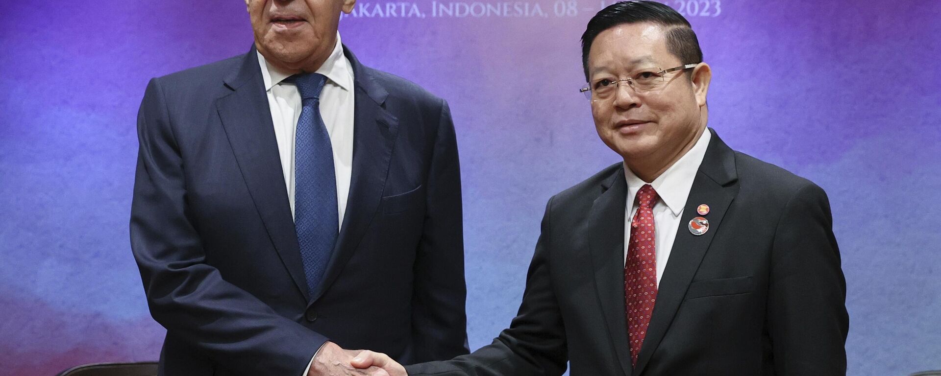 El ministro ruso de Asuntos Exteriores, Serguéi Lavrov y el secretario general de la ASEAN, Kao Kim Hourn - Sputnik Mundo, 1920, 13.07.2023