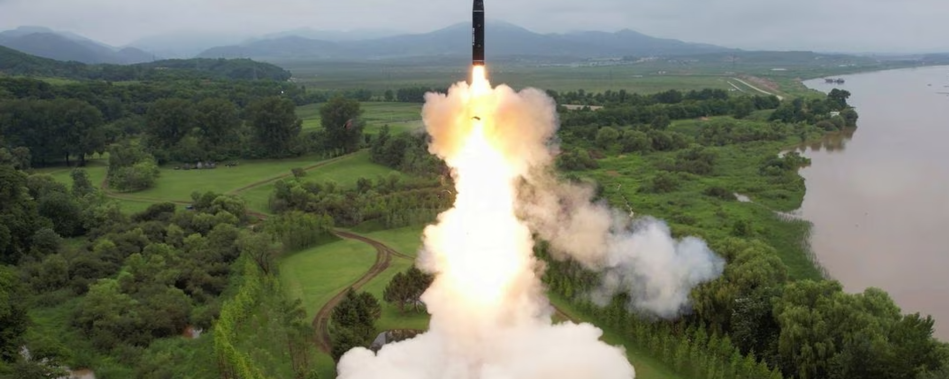 Corea del Norte lanza el nuevo ICBM Hwasong-18 - Sputnik Mundo, 1920, 26.05.2026