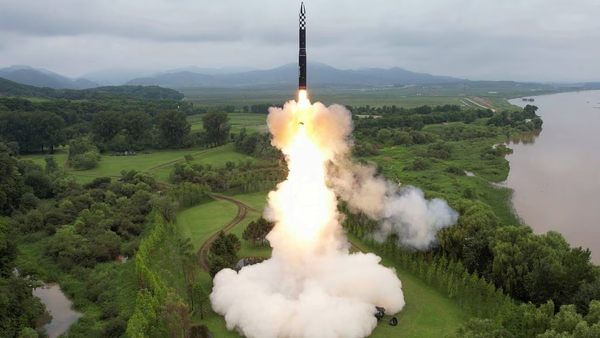 Corea del Norte lanza el nuevo ICBM Hwasong-18 - Sputnik Mundo