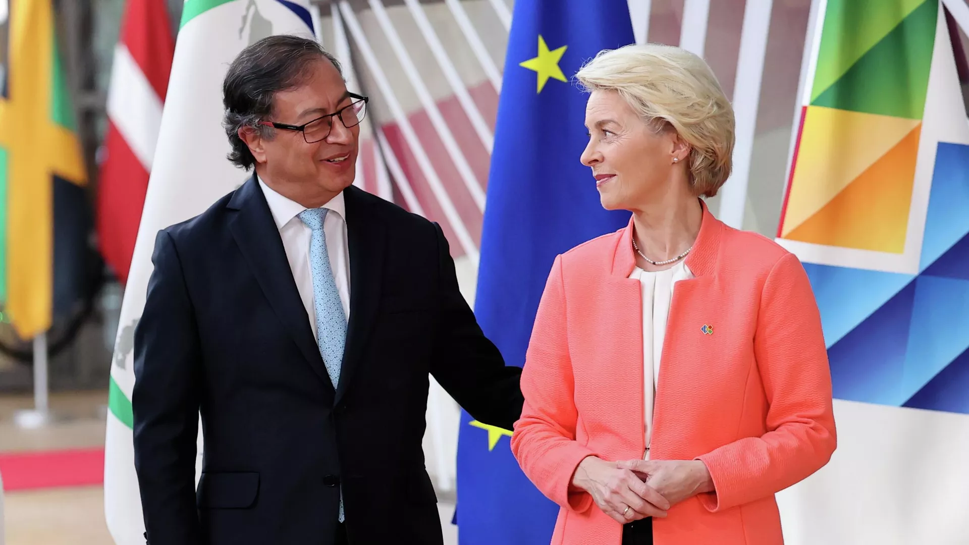 Gustavo Petro, presidente de Colombia, y Úrsula von der Leyen, presidenta de la Comisión Europea Gustavo Petro, presidente de Colombia, y Úrsula von der Leyen, presidenta de la Comisión Europea - Sputnik Mundo, 1920, 17.07.2023