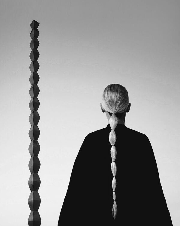 La obra Homenaje a Brancusi, de la artista rumana Felicia Simion, seleccionada en la categoría individual de bellas artes. - Sputnik Mundo