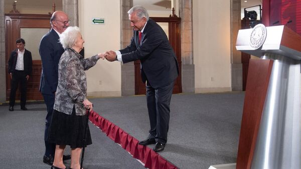 AMLO recibió a Estela de Carlotto en su conferencia de prensa de este 21 de julio.  - Sputnik Mundo