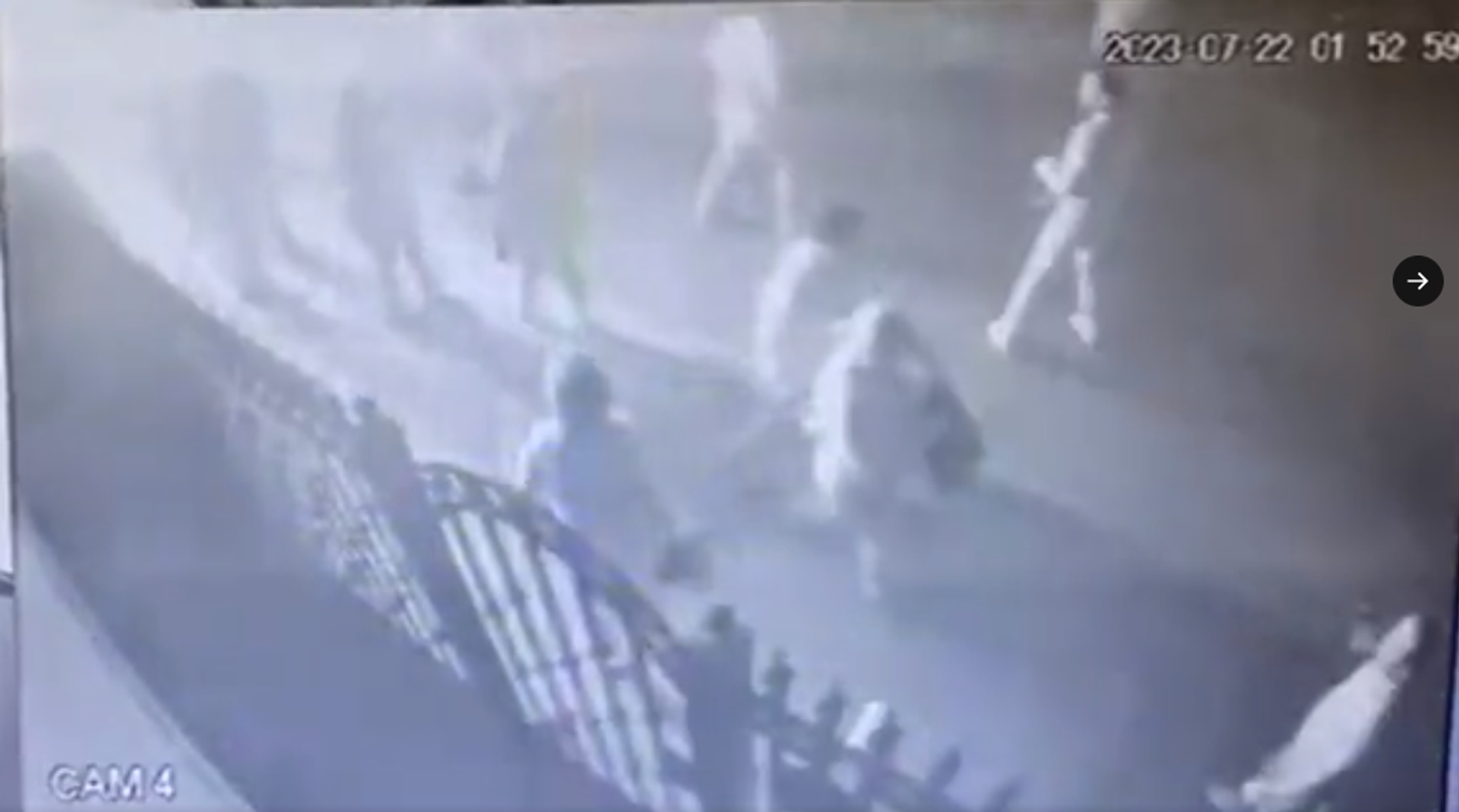 La fiscalía de Sonora exhibió imágenes de personas huyendo del bar luego de que un sujeto le prendió fuego.   - Sputnik Mundo, 1920, 22.07.2023