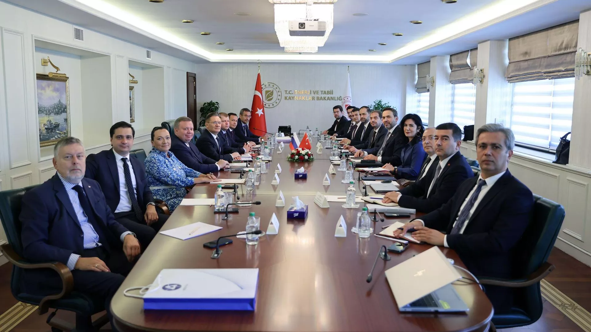 Ministro de Energía turco aborda con jefe de Rosatom construcción de la planta de Akkuyu Ministro de Energía turco aborda con jefe de Rosatom construcción de la planta de Akkuyu - Sputnik Mundo, 1920, 26.07.2023