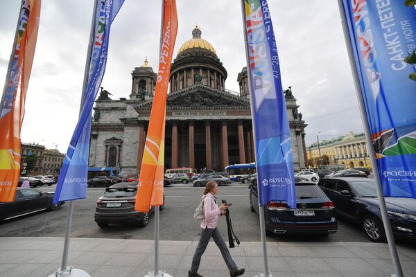 Carteles cerca de la Catedral de San Isaac, con motivo de la Cumbre Rusia-África en San Petersburgo. Carteles cerca de la Catedral de San Isaac, con motivo de la Cumbre Rusia-África en San Petersburgo. - Sputnik Mundo