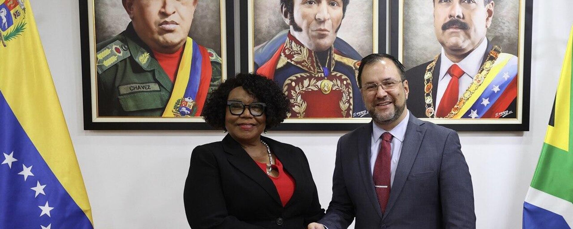 El canciller de Venezuela, Yván Gil, y la embajadora de la nación africana ante Caracas, Lindiwe Michelle Maseko El canciller de Venezuela, Yván Gil, y la embajadora de la nación africana ante Caracas, Lindiwe Michelle Maseko - Sputnik Mundo, 1920, 27.07.2023