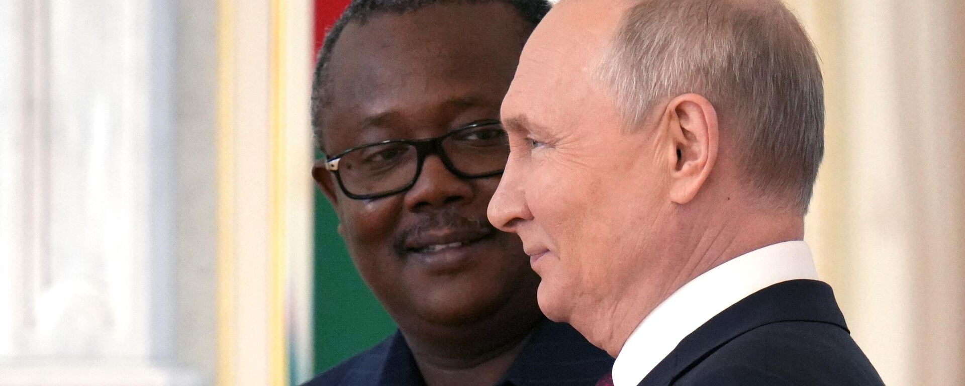 El presidente de Guinea Bissau, Umaro Sissoco Embaló, y el presidente ruso, Vladímir Putin, en una reunión el 29 de julio 2023  - Sputnik Mundo, 1920, 29.07.2023