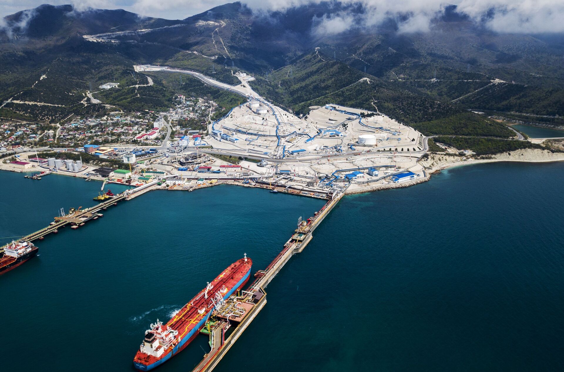 Buques cisterna atracados en la terminal petrolera de la región de Krasnodar - Sputnik Mundo, 1920, 29.07.2023