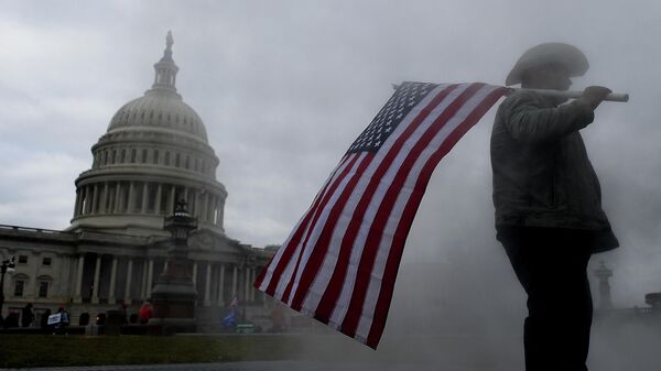 Partidarios del expresidente estadounidense Donald Trump celebran una concentración frente al Capitolio de Estados Unidos, el 6 de enero de 2021 - Sputnik Mundo