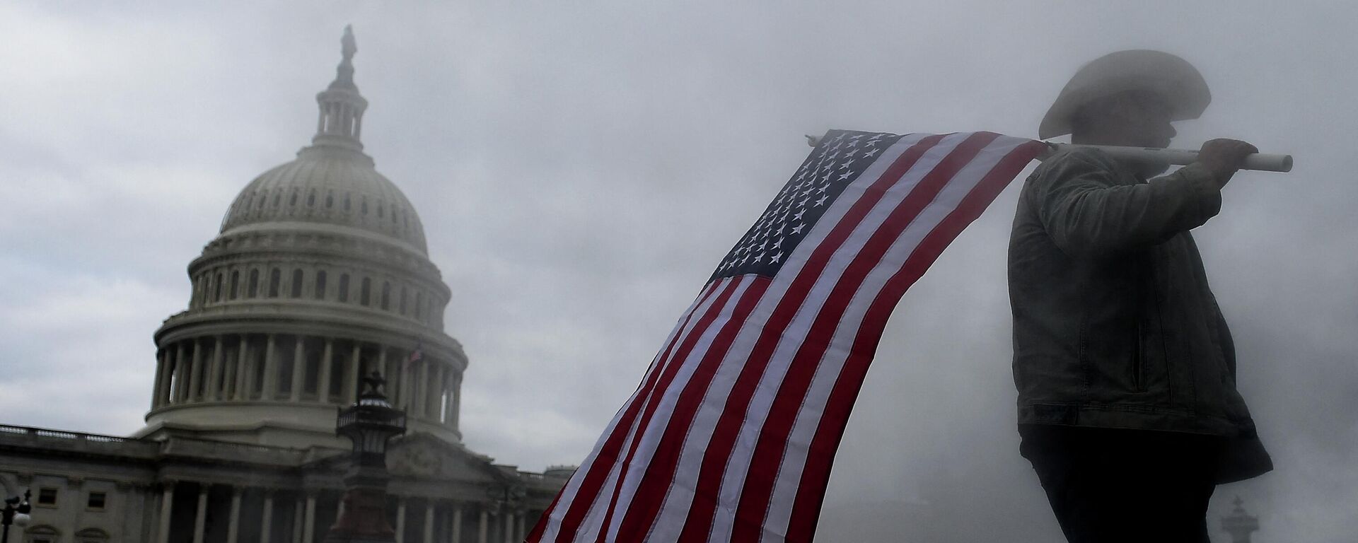 Partidarios del expresidente estadounidense Donald Trump celebran una concentración frente al Capitolio de Estados Unidos, el 6 de enero de 2021 - Sputnik Mundo, 1920, 02.08.2023
