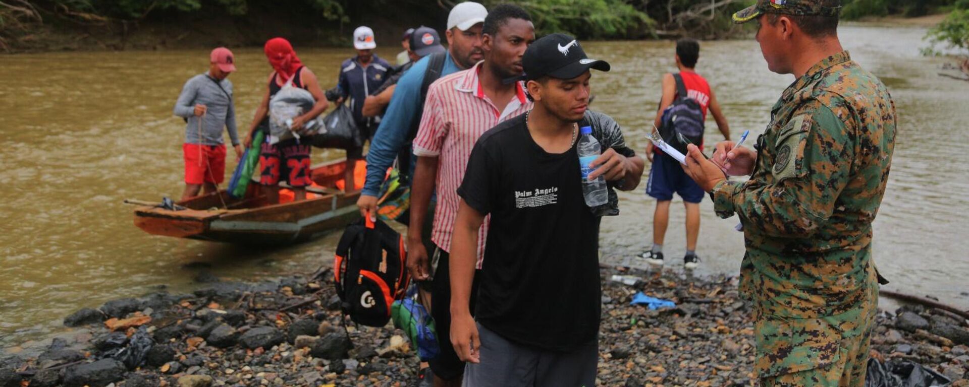 Migrantes cruzando la selva de Darién, Panamá - Sputnik Mundo, 1920, 03.08.2023