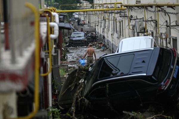 En Pekín, las fuertes lluvias e inundaciones causaron al menos 11 muertos y 27 desaparecidos. - Sputnik Mundo