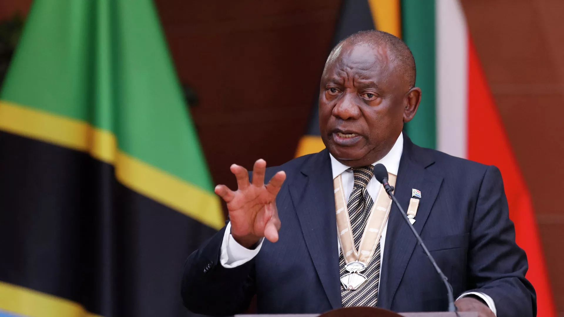  Cyril Ramaphosa, el presidente sudafricano habla durante una rueda de prensa, el 16 de marzo de 2023. (Foto de PHILL MAGAKOE / AFP)