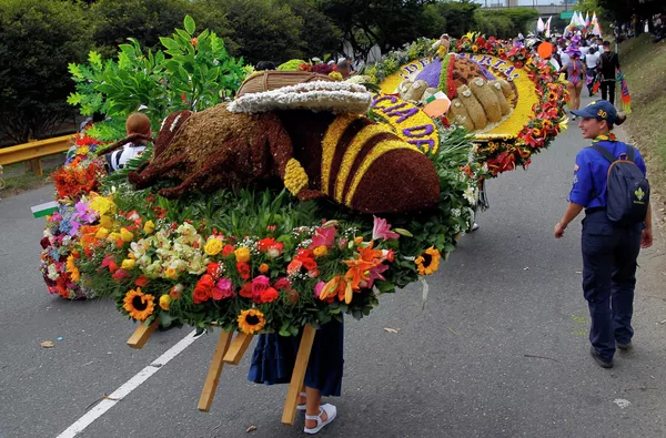 El Desfile de Silleteros, que se celebra anualmente en la ciudad colombiana de Medellín, es uno de los 10 mayores festivales reconocidos internacionalmente. Este desfile se celebró por primera vez el 1 de mayo de 1957 y duró cinco días. El Desfile de Silleteros, que se celebra anualmente en la ciudad colombiana de Medellín, es uno de los 10 mayores festivales reconocidos internacionalmente. Este desfile se celebró por primera vez el 1 de mayo de 1957 y duró cinco días. - Sputnik Mundo