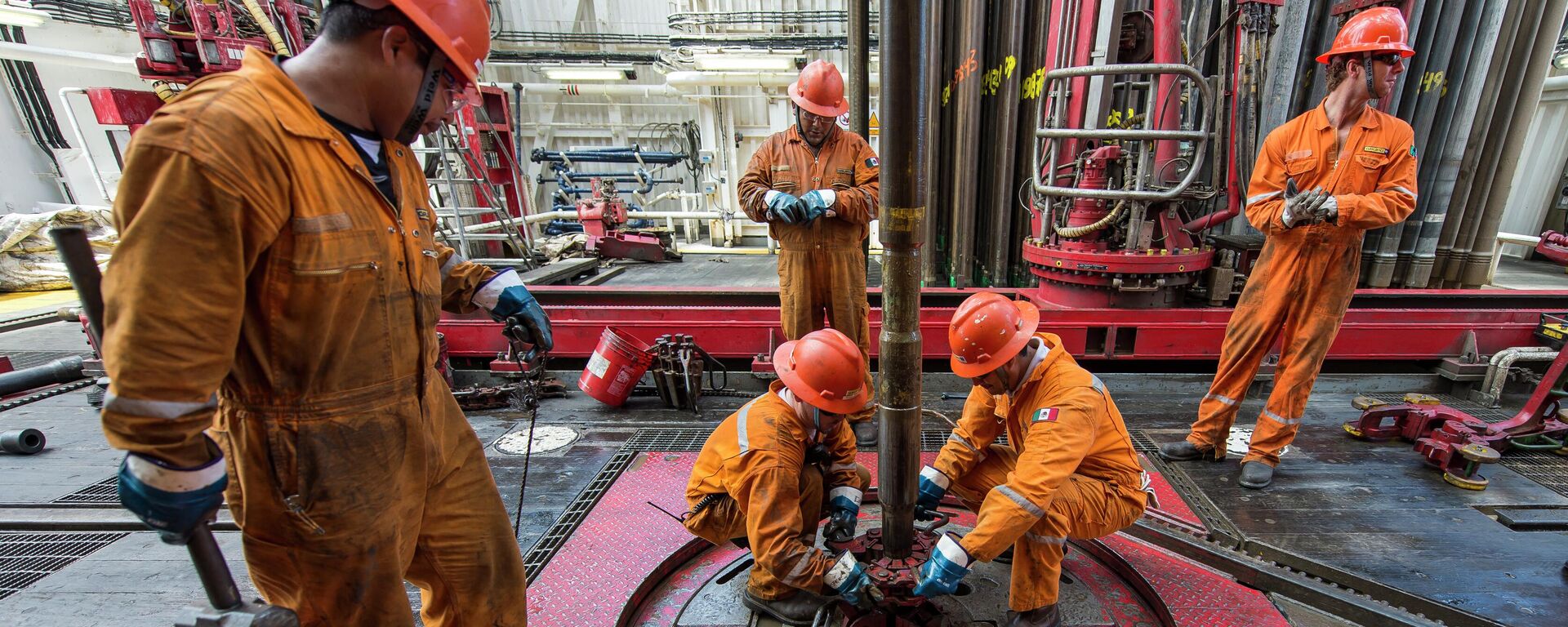 Una nueva planta flotante de licuefacción de gas natural se alista en México. - Sputnik Mundo, 1920, 08.08.2023