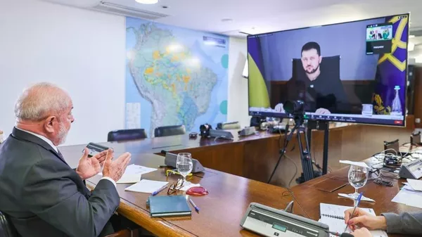 Luiz Inácio Lula da Silva, presidente de Brasil, Volodímir Zelenski, presidente de Ucrania - Sputnik Mundo