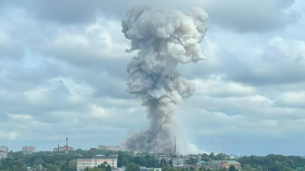 Una fuerte explosión sacude una planta óptica cerca de Moscú - Sputnik Mundo