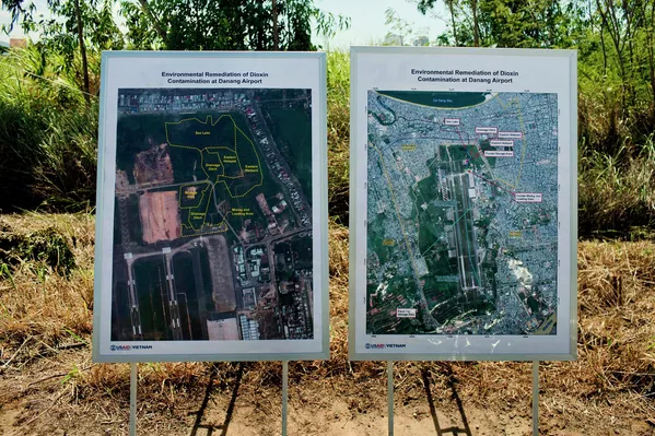 El fin de los productos químicos era destruir la vegetación de la selva donde se escondían guerrilleros survietnamitas y combatientes del Ejército norvietnamita.En la foto: el mapa de las zonas con dioxinas alrededor del aeropuerto de Danang, donde se encontraba una base estadounidense durante la guerra, 2012. El fin de los productos químicos era destruir la vegetación de la selva donde se escondían guerrilleros survietnamitas y combatientes del Ejército norvietnamita.En la foto: el mapa de las zonas con dioxinas alrededor del aeropuerto de Danang, donde se encontraba una base estadounidense durante la guerra, 2012. - Sputnik Mundo