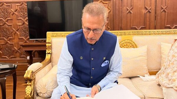 Arif Alvi, presidente de Pakistán, disuelve la Asamblea Nacional - Sputnik Mundo