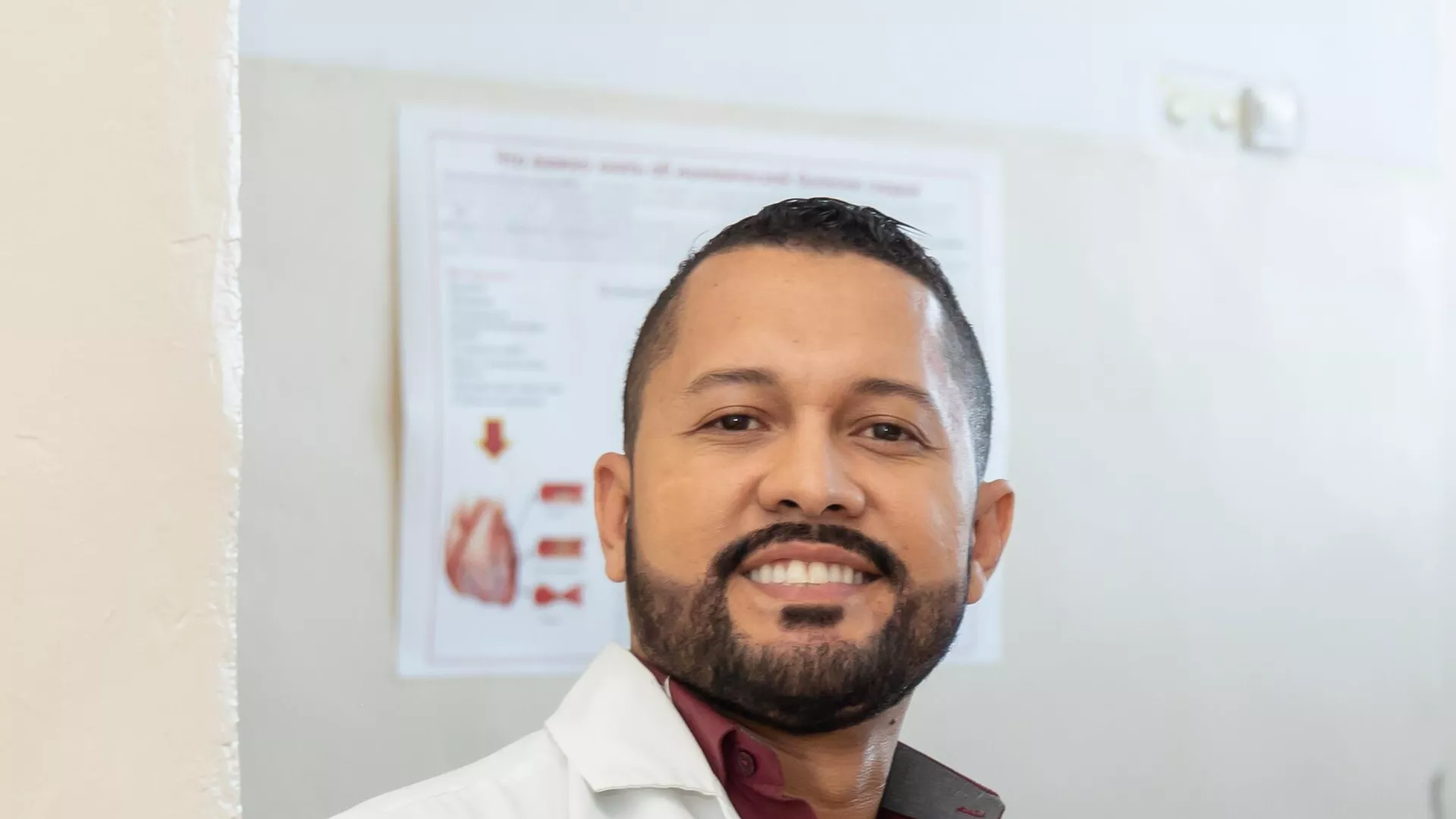 Estudiante colombiano Payárez Sánchez Carlos Miguel en la Universidad Estatal de Medicina de Tiumén, Rusia