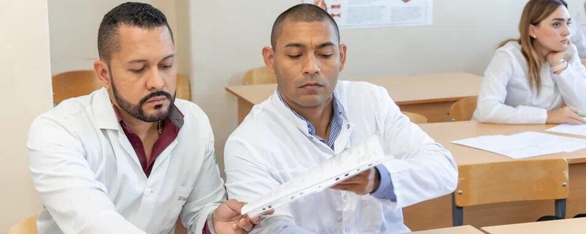 Estudiantes colombianos Payárez Sánchez Carlos Miguel y Miranda Pertus Marco Antonio en la Universidad Estatal de Medicina de Tiumén, Rusia - Sputnik Mundo, 1920, 10.08.2023