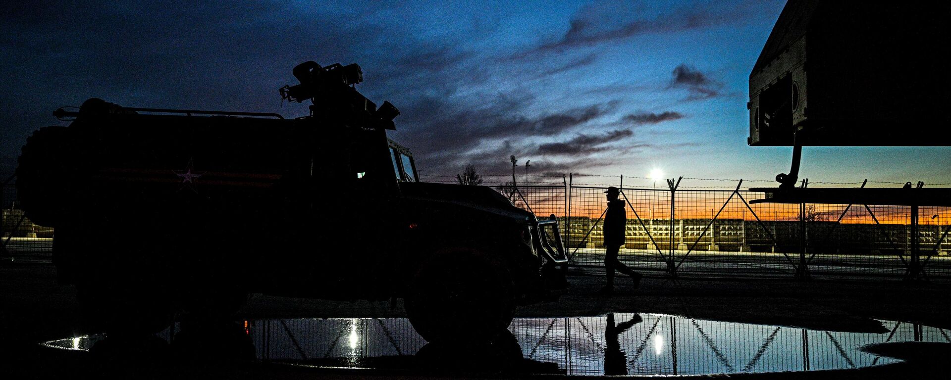 Un vehículo blindado  - Sputnik Mundo, 1920, 11.08.2023