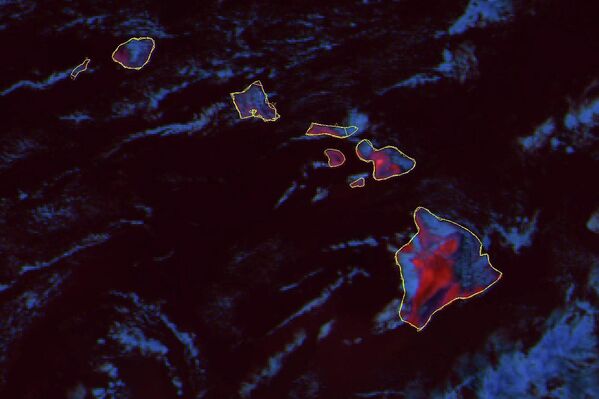 Las rachas de viento de hasta 100 km/h provocaron incendios forestales localizados en algunas islas, los que se convirtieron rápidamente en incendios catastróficos. En la foto: imagen de satélite de Hawai que muestra zonas de altas temperaturas superficiales tomada en la madrugada del 9 de agosto. - Sputnik Mundo