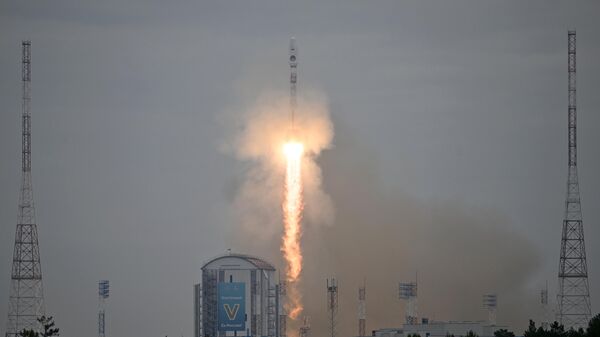 El vehículo de lanzamiento Soyuz-2.1b con la estación Luna-25 despega desde el cosmódromo de Vostochni, Rusia - Sputnik Mundo